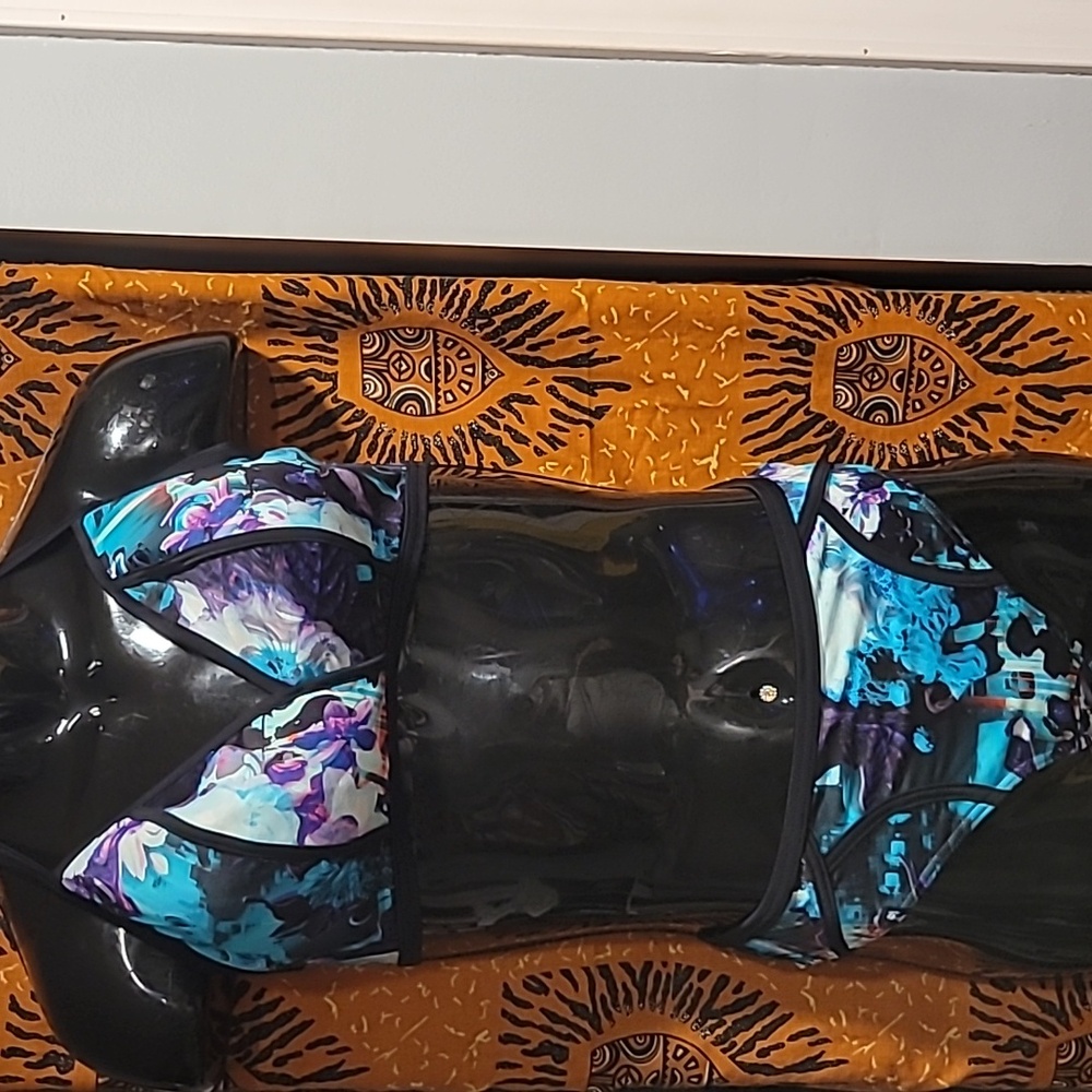 Floral Bikini Set - Picture 2 of 8